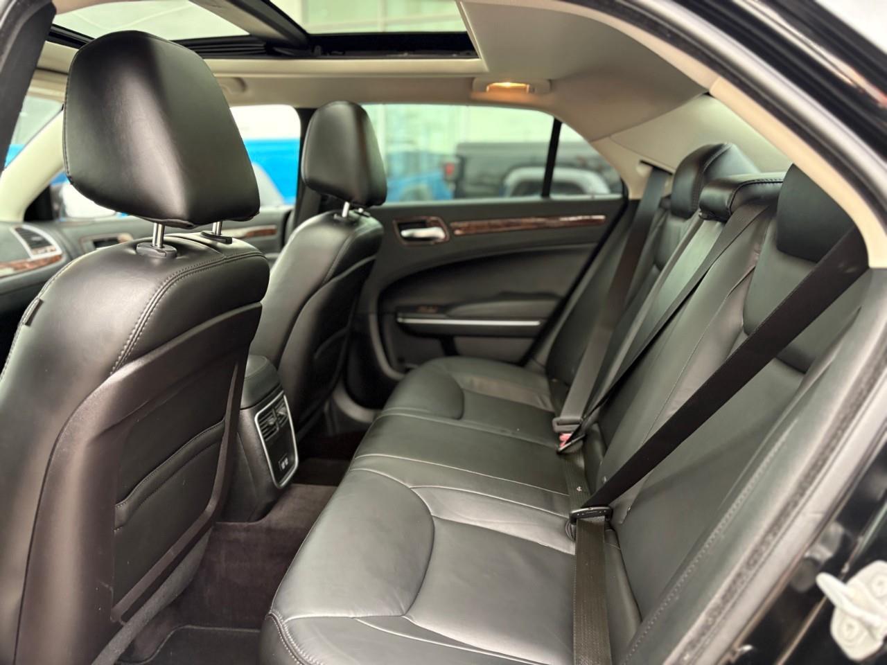 2018 Chrysler 300 Touring 4dr Rear-wheel Drive Sedan Photo