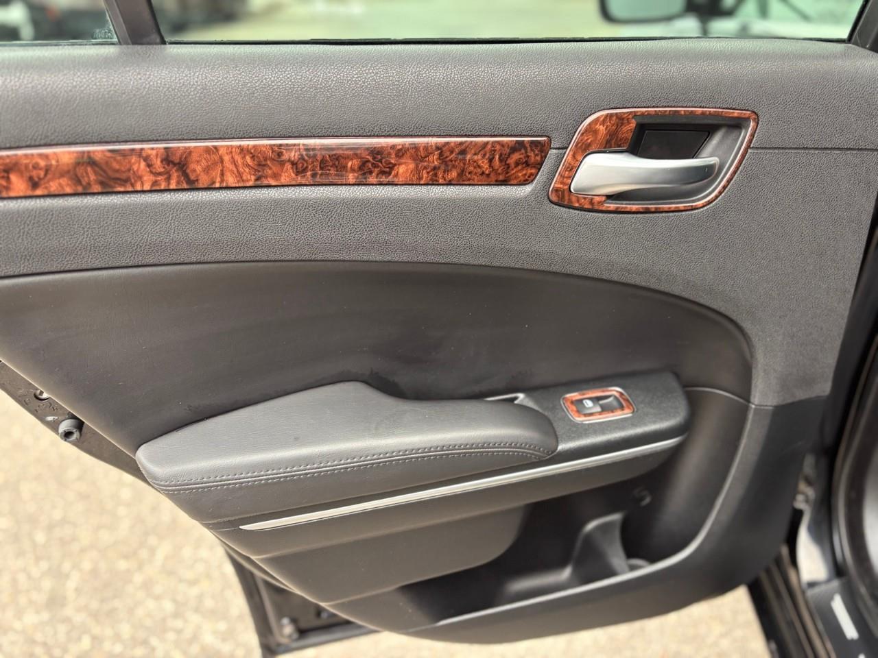 2018 Chrysler 300 Touring 4dr Rear-wheel Drive Sedan Photo