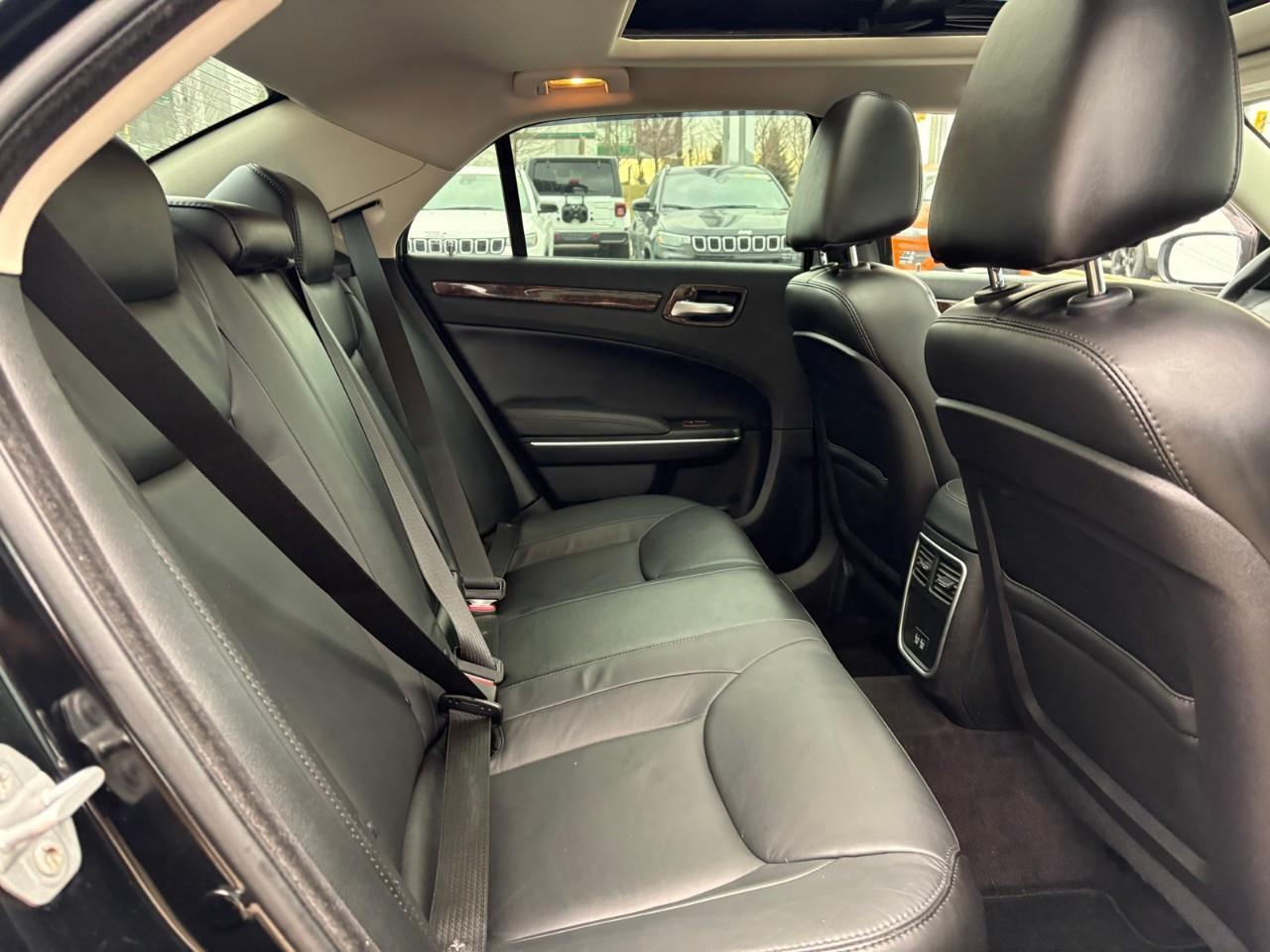 2018 Chrysler 300 Touring 4dr Rear-wheel Drive Sedan Photo