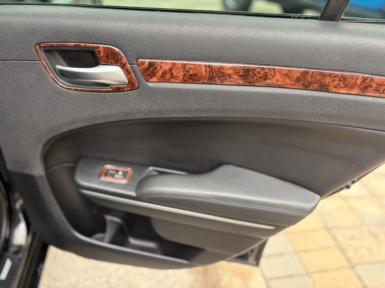 2018 Chrysler 300 Touring 4dr Rear-wheel Drive Sedan Photo