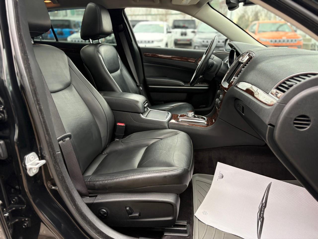 2018 Chrysler 300 Touring 4dr Rear-wheel Drive Sedan Photo