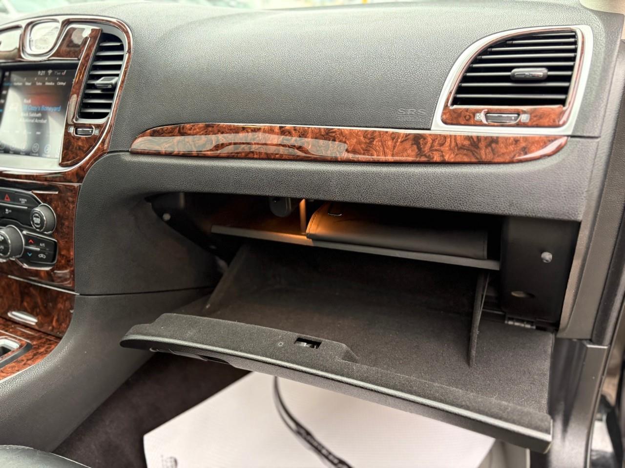 2018 Chrysler 300 Touring 4dr Rear-wheel Drive Sedan Photo