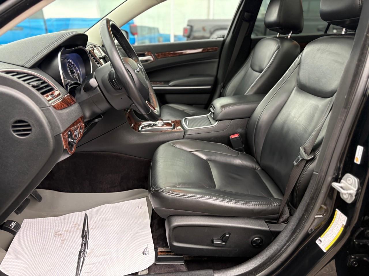 2018 Chrysler 300 Touring 4dr Rear-wheel Drive Sedan Photo