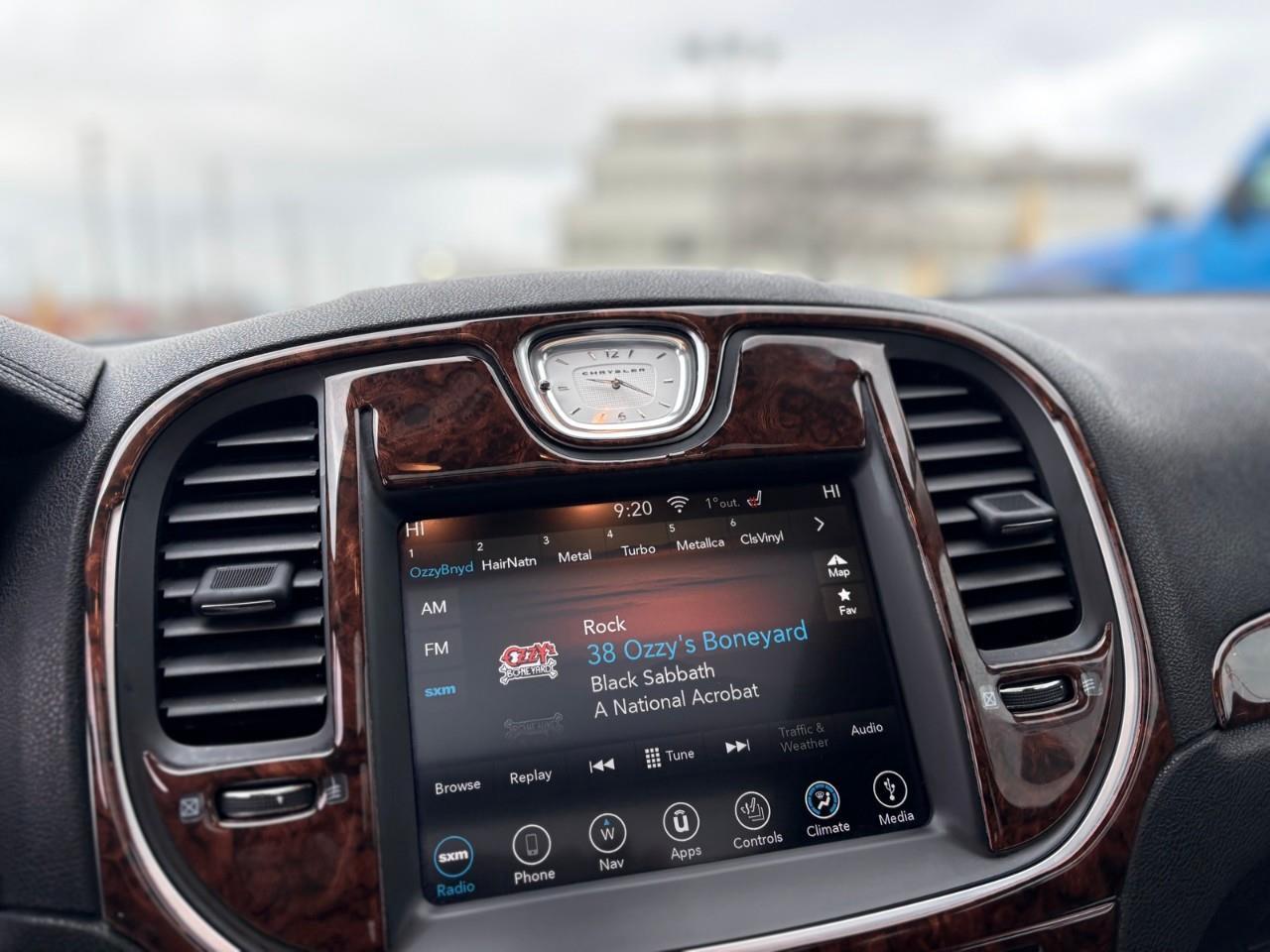 2018 Chrysler 300 Touring 4dr Rear-wheel Drive Sedan Photo