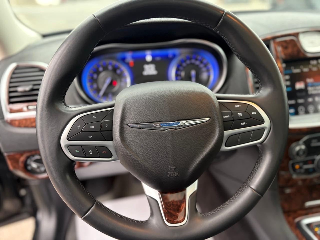 2018 Chrysler 300 Touring 4dr Rear-wheel Drive Sedan Photo