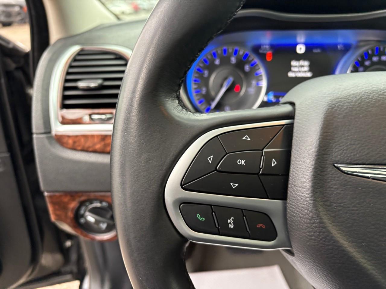 2018 Chrysler 300 Touring 4dr Rear-wheel Drive Sedan Photo