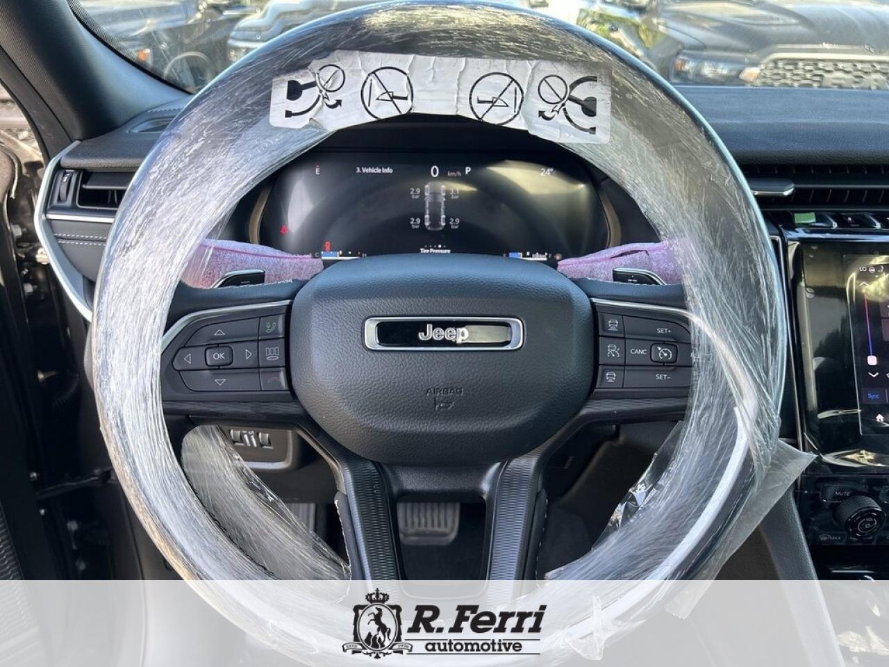 2025 Jeep Grand Cherokee Laredo 4dr 4x4 Photo