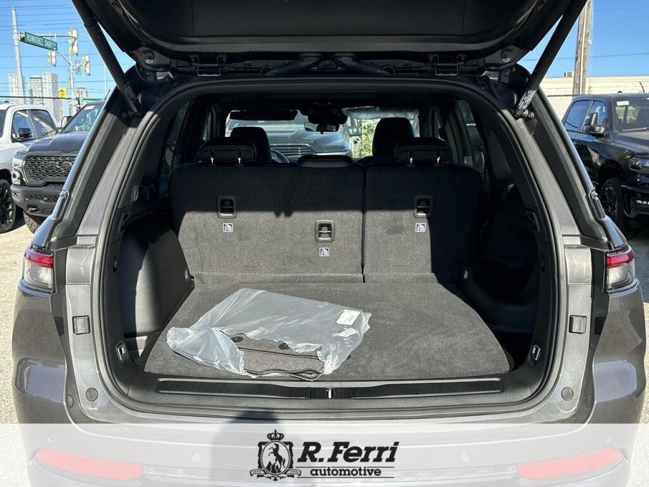 2025 Jeep Grand Cherokee Laredo 4dr 4x4 Photo