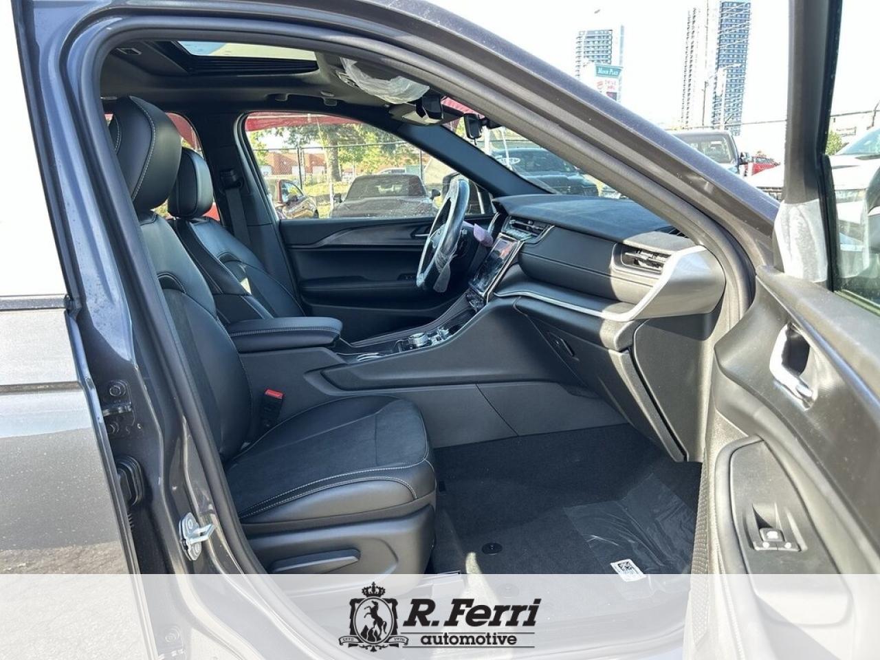 2025 Jeep Grand Cherokee Laredo 4dr 4x4 Photo