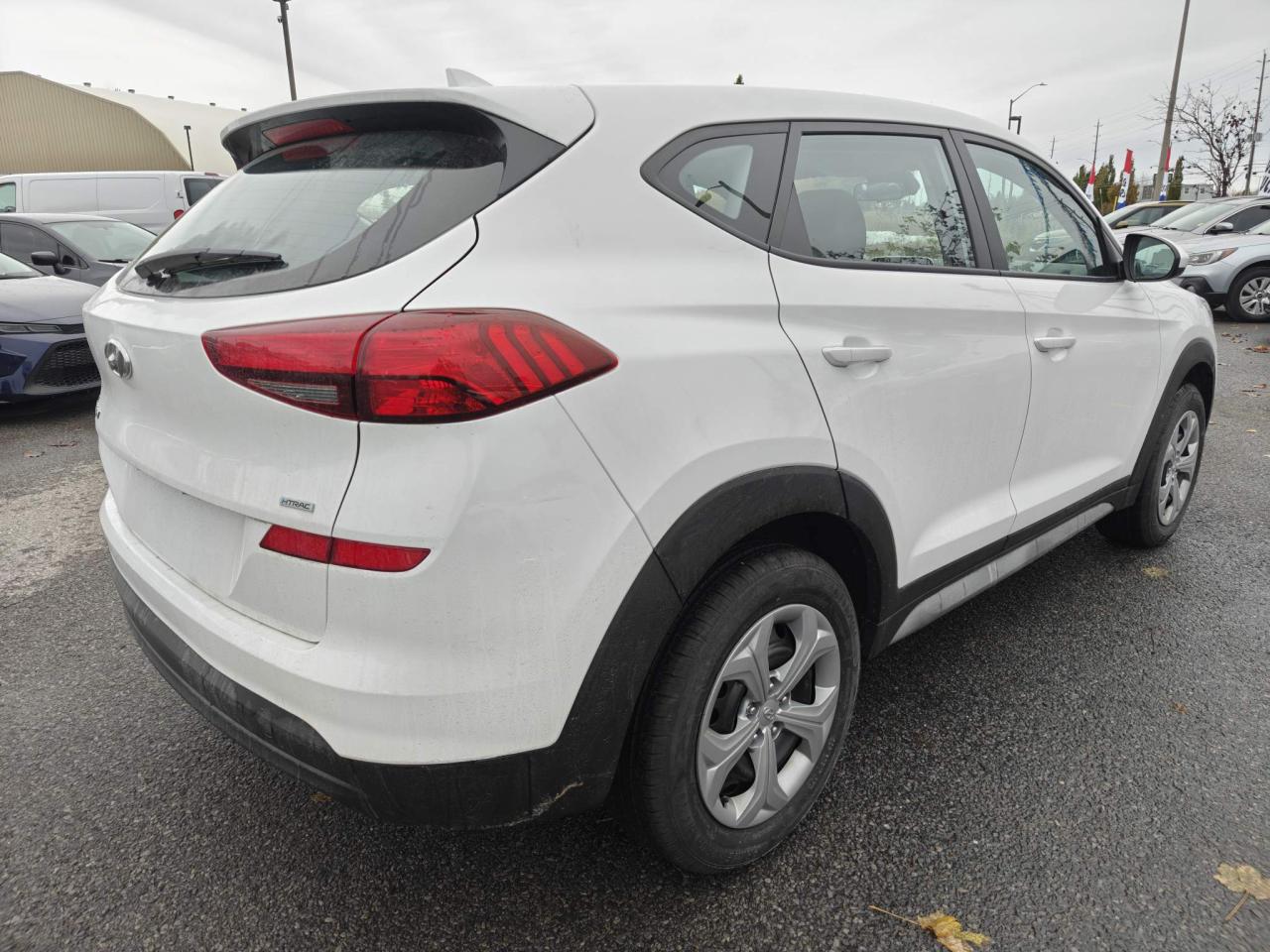 2021 Hyundai Tucson Essential 4dr All-Wheel Drive Photo4