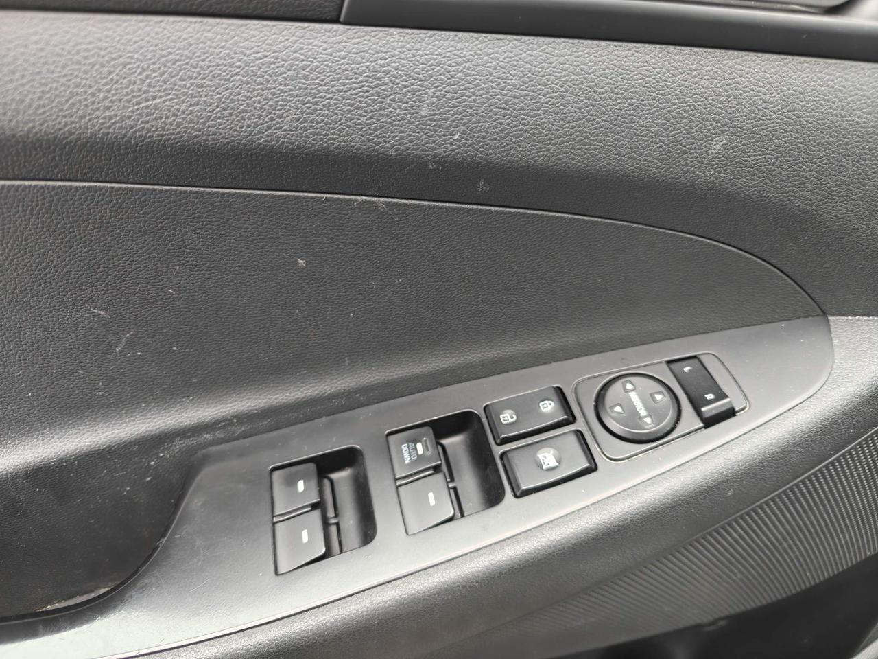 2021 Hyundai Tucson Essential 4dr All-Wheel Drive Photo