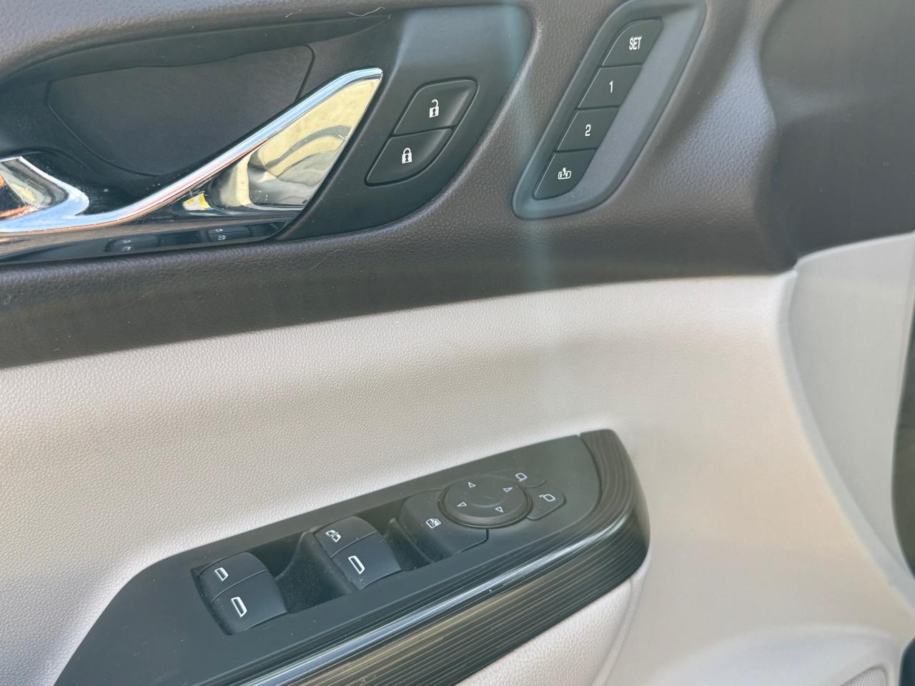 2017 GMC Acadia SLT-2 All-Wheel Drive Photo