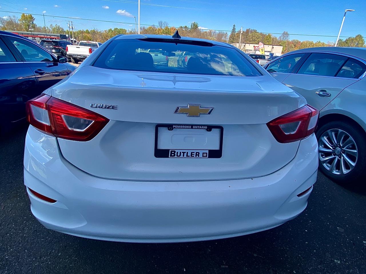 2017 Chevrolet Cruze LS Auto 4dr Sedan Photo4