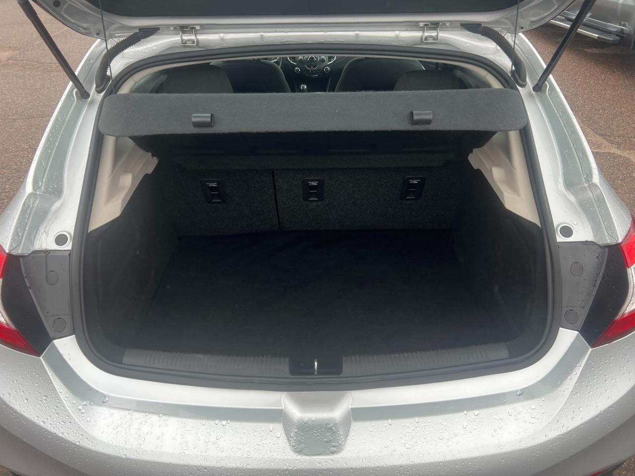 2017 Chevrolet Cruze LT Auto 4dr Hatchback Photo