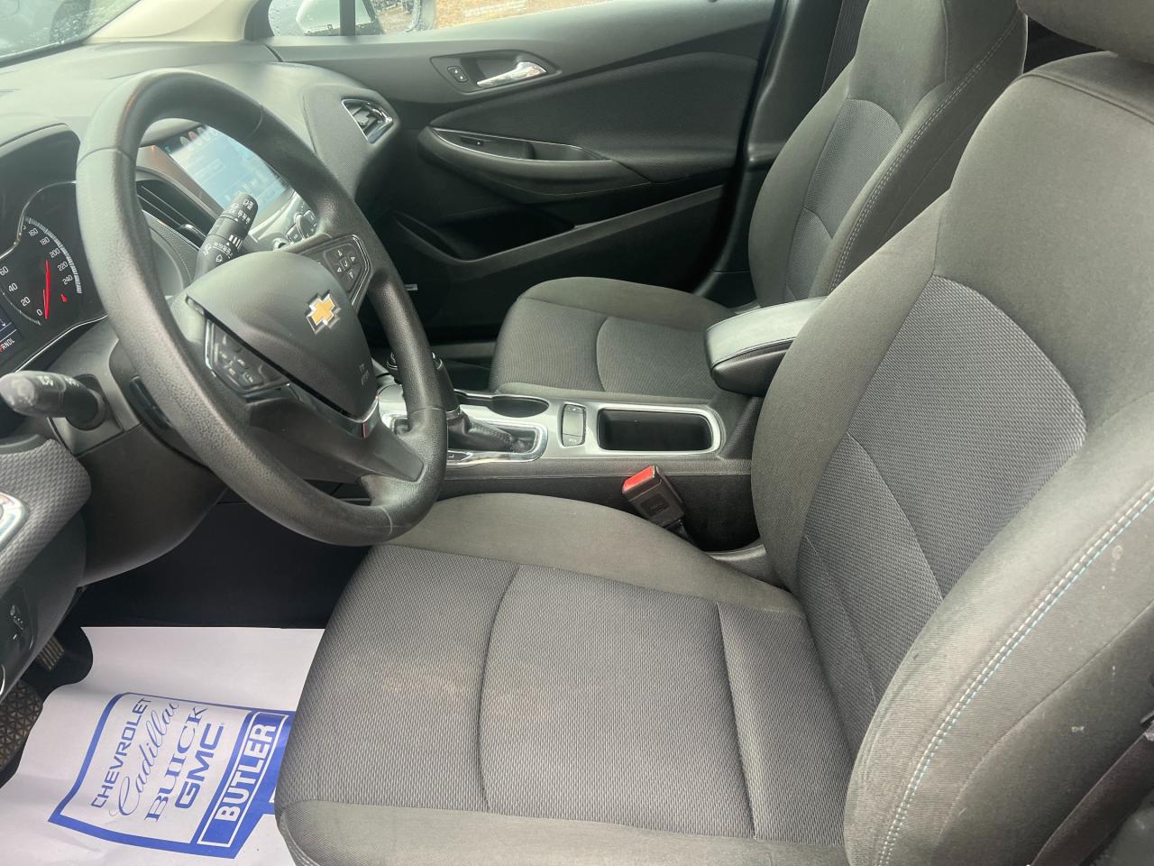 2017 Chevrolet Cruze LT Auto 4dr Hatchback Photo