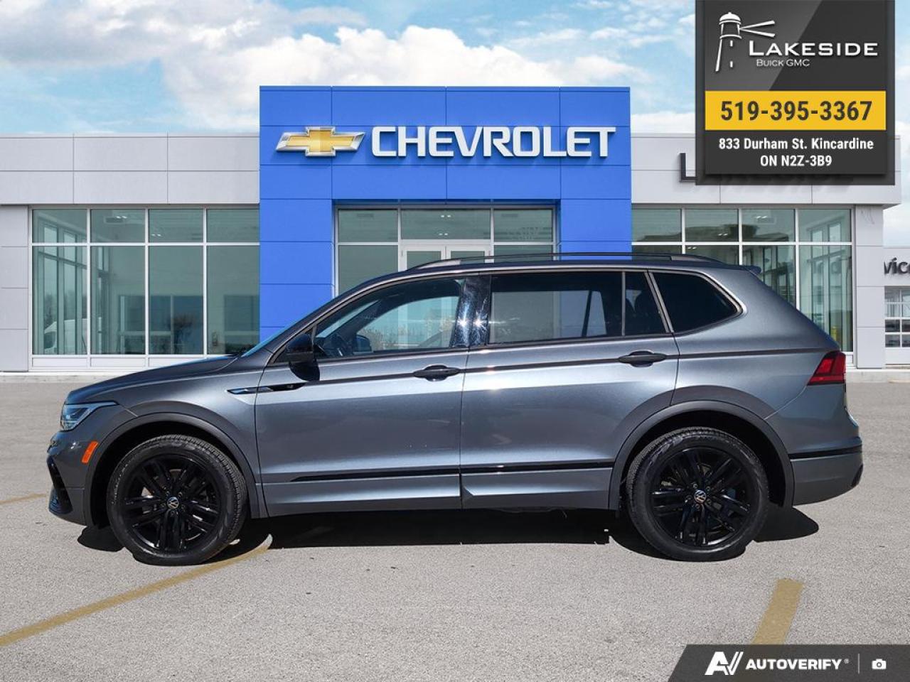 2022 Volkswagen Tiguan Comfortline R-Line Black Edition 4dr All-Wheel Drive 4MOTION Photo2