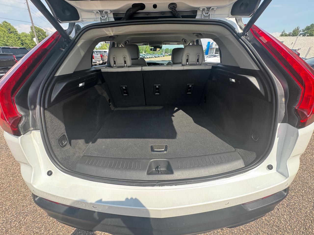 2023 Cadillac XT4 Luxury 4dr All-Wheel Drive Photo