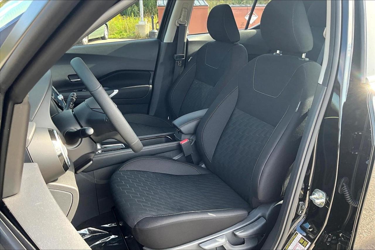 2025 Nissan Kicks Play SV 4dr Front-Wheel Drive Photo