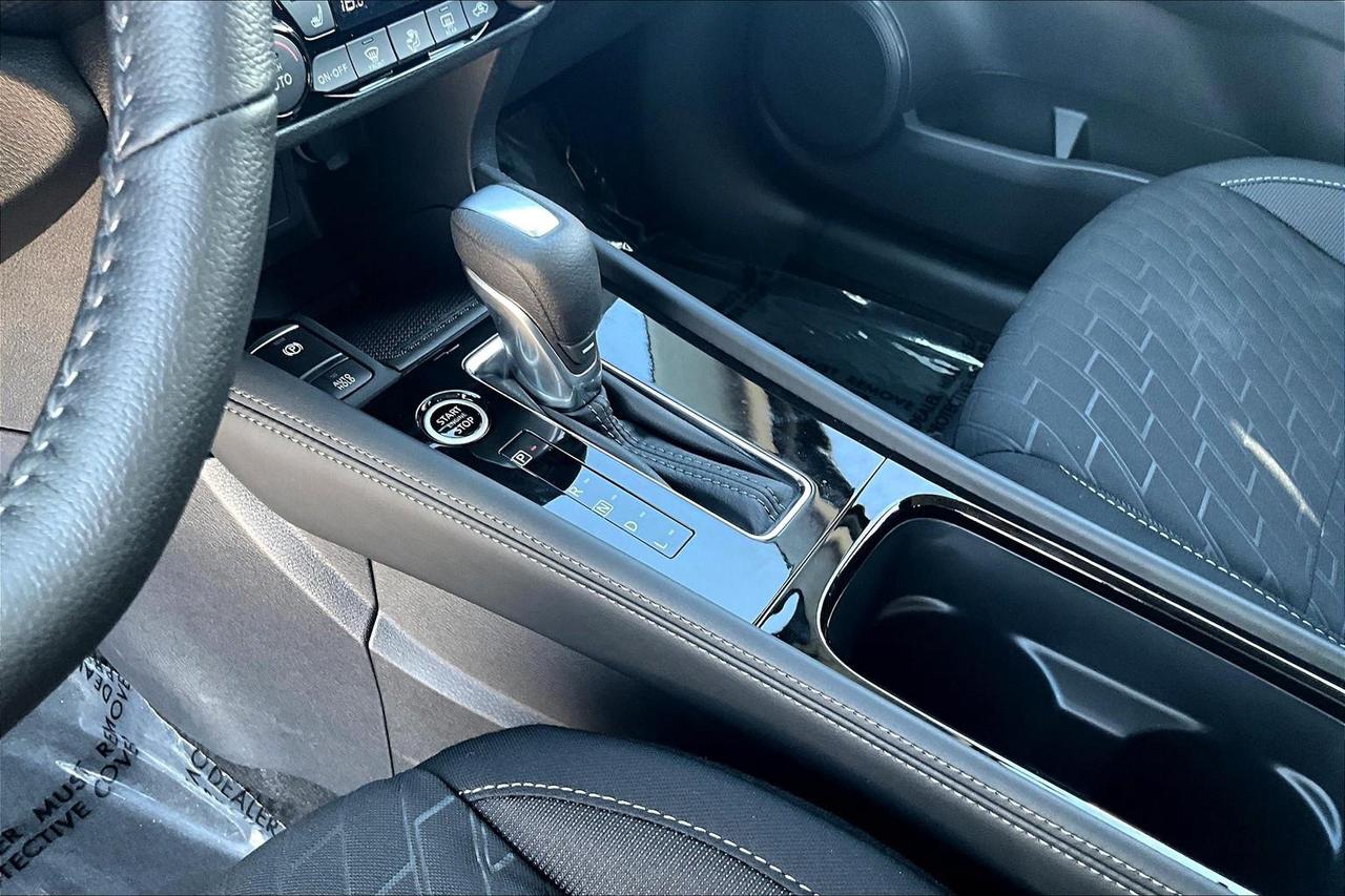 2025 Nissan Kicks Play SV 4dr Front-Wheel Drive Photo