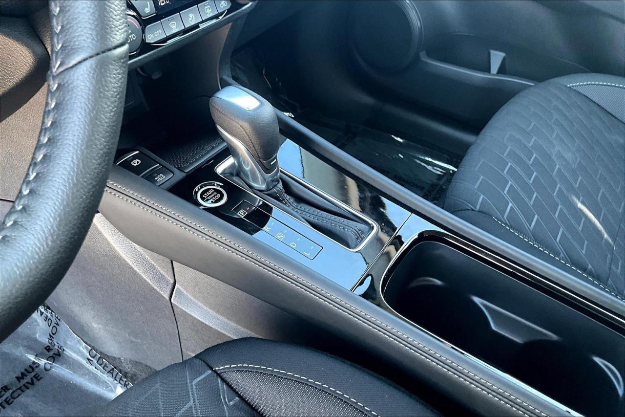 2025 Nissan Kicks Play SV 4dr Front-Wheel Drive Photo