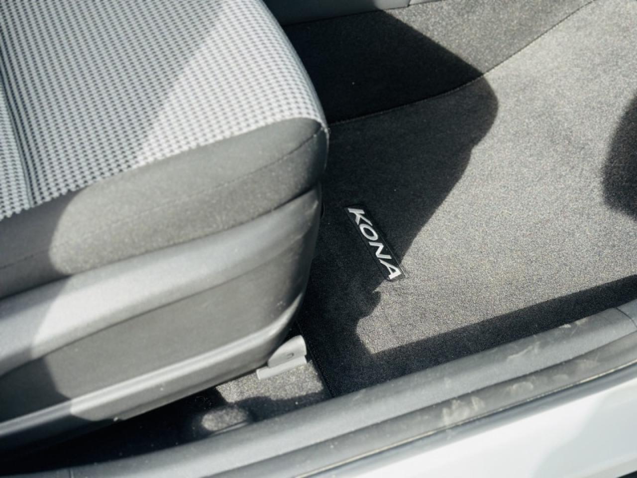 2020 Hyundai KONA 2.0L Essential FWD Photo