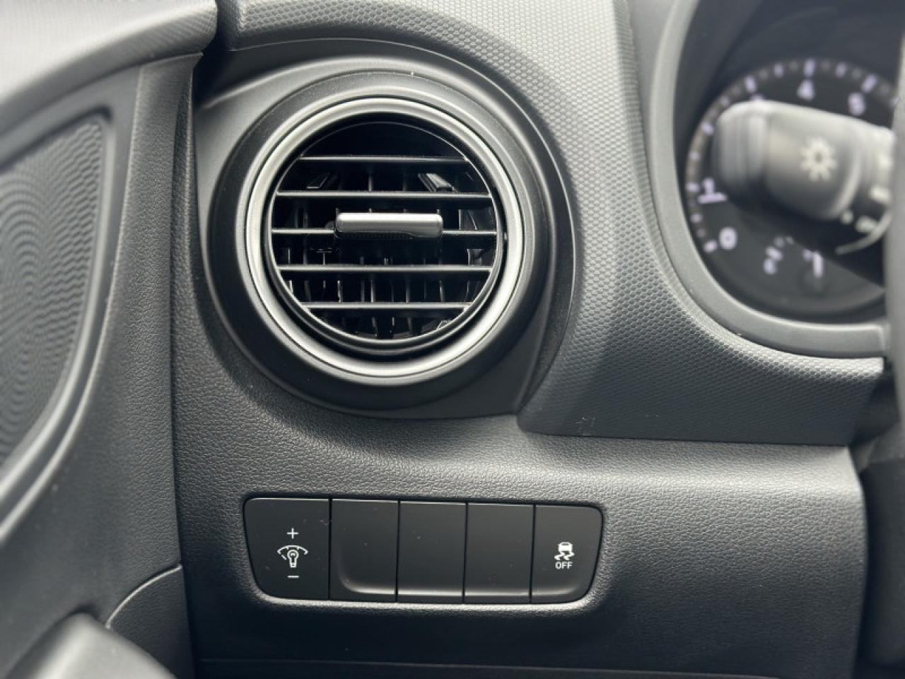 2020 Hyundai KONA 2.0L Essential FWD Photo