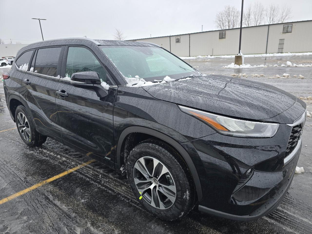 2026 Toyota Highlander Hybrid XLE 4dr All-Wheel Drive Photo4