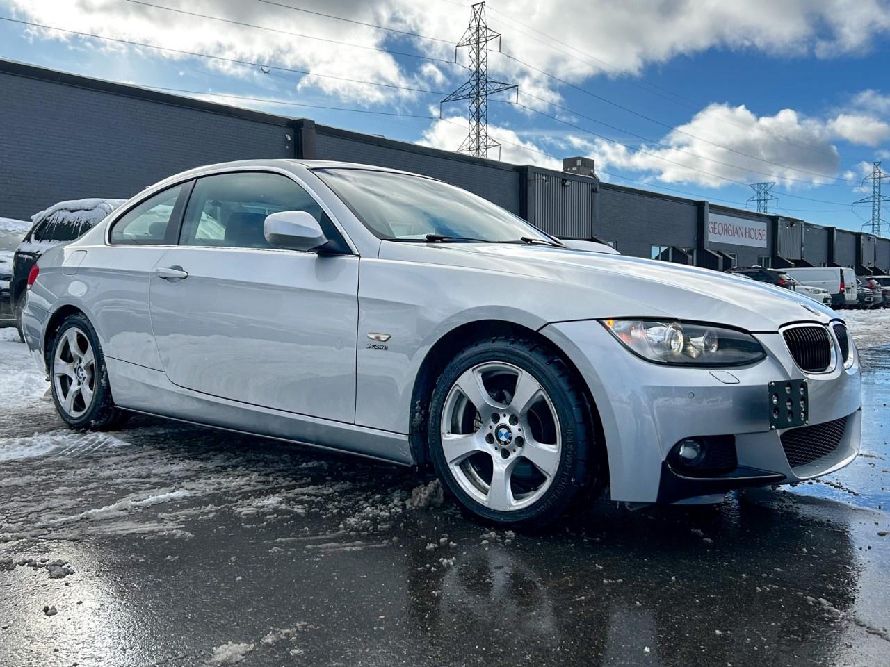 2010 BMW 3 Series Apple car play / Low Kilometers / Upgraded screen / Spoiler Photo