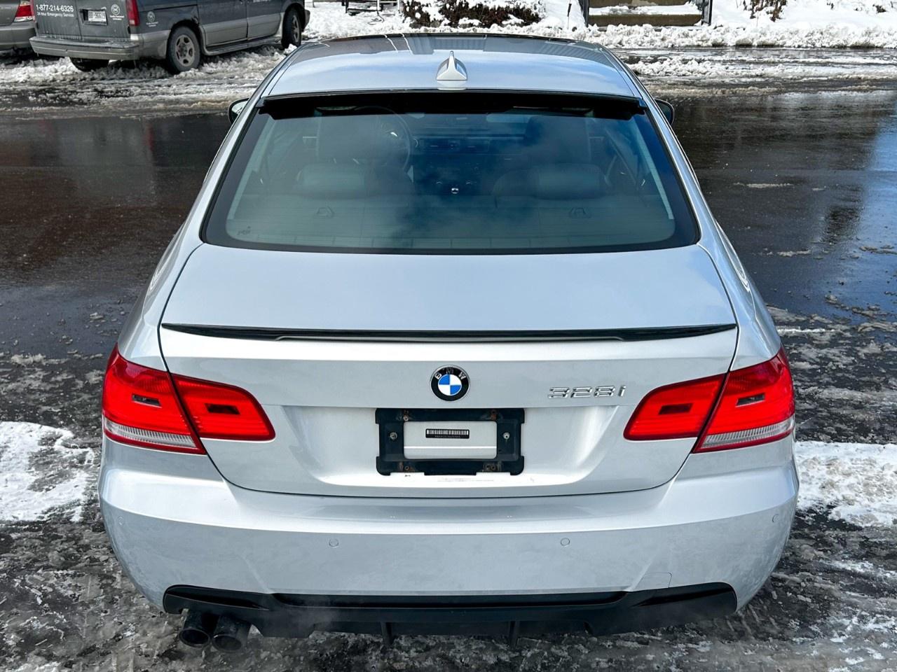 2010 BMW 3 Series Apple car play / Low Kilometers / Upgraded screen / Spoiler Photo