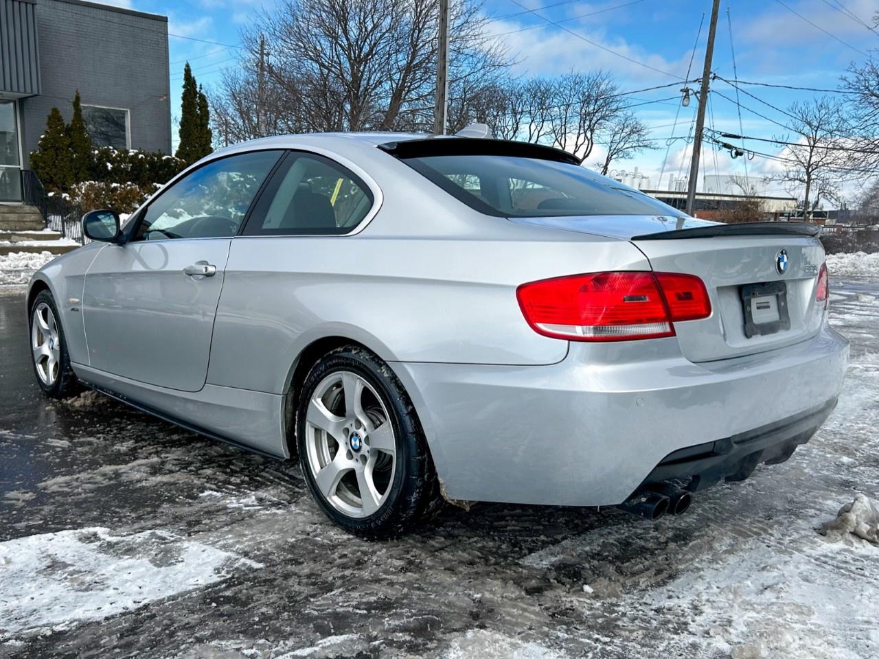 2010 BMW 3 Series Apple car play / Low Kilometers / Upgraded screen / Spoiler Photo