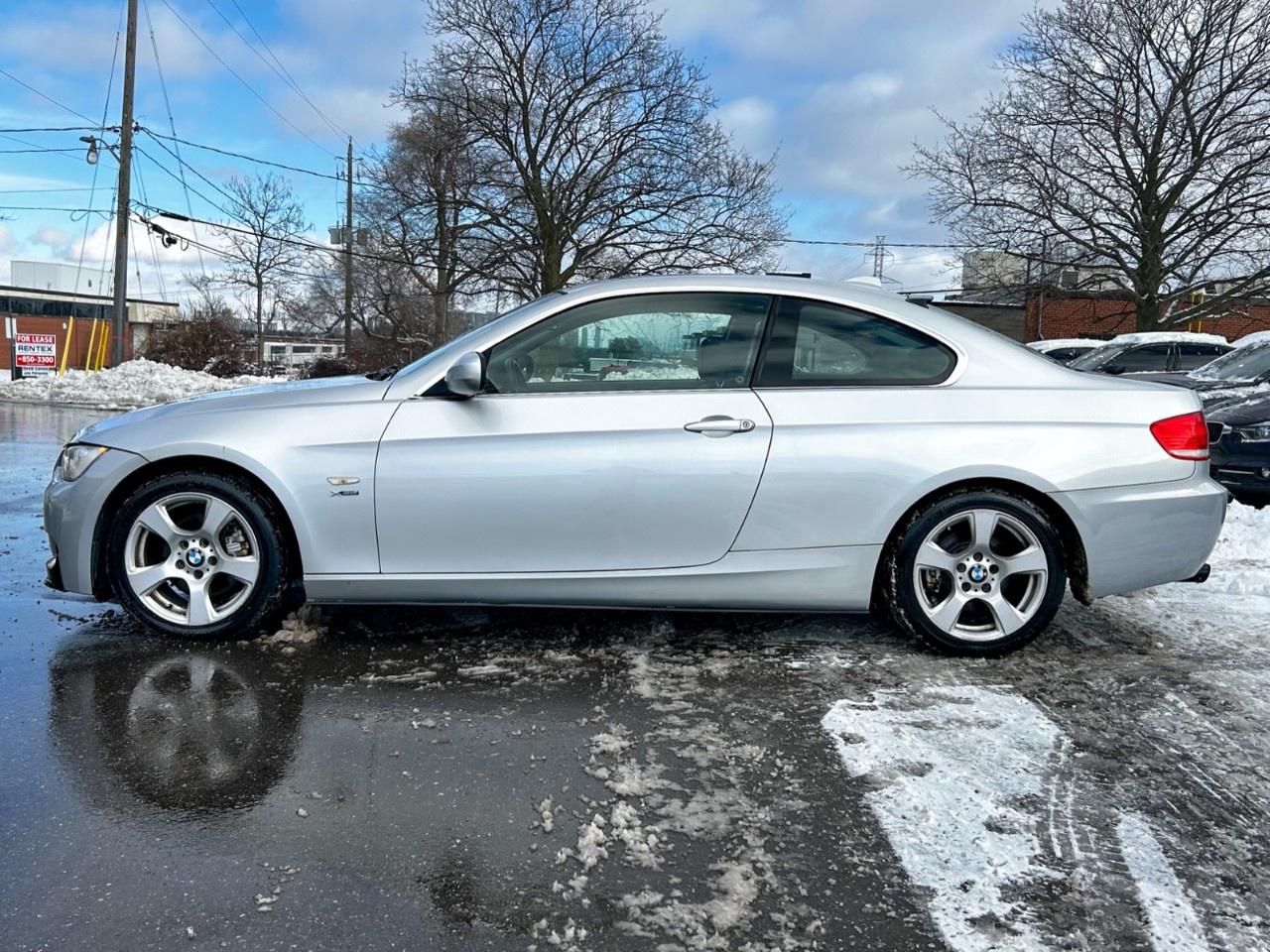 2010 BMW 3 Series Apple car play / Low Kilometers / Upgraded screen / Spoiler Photo