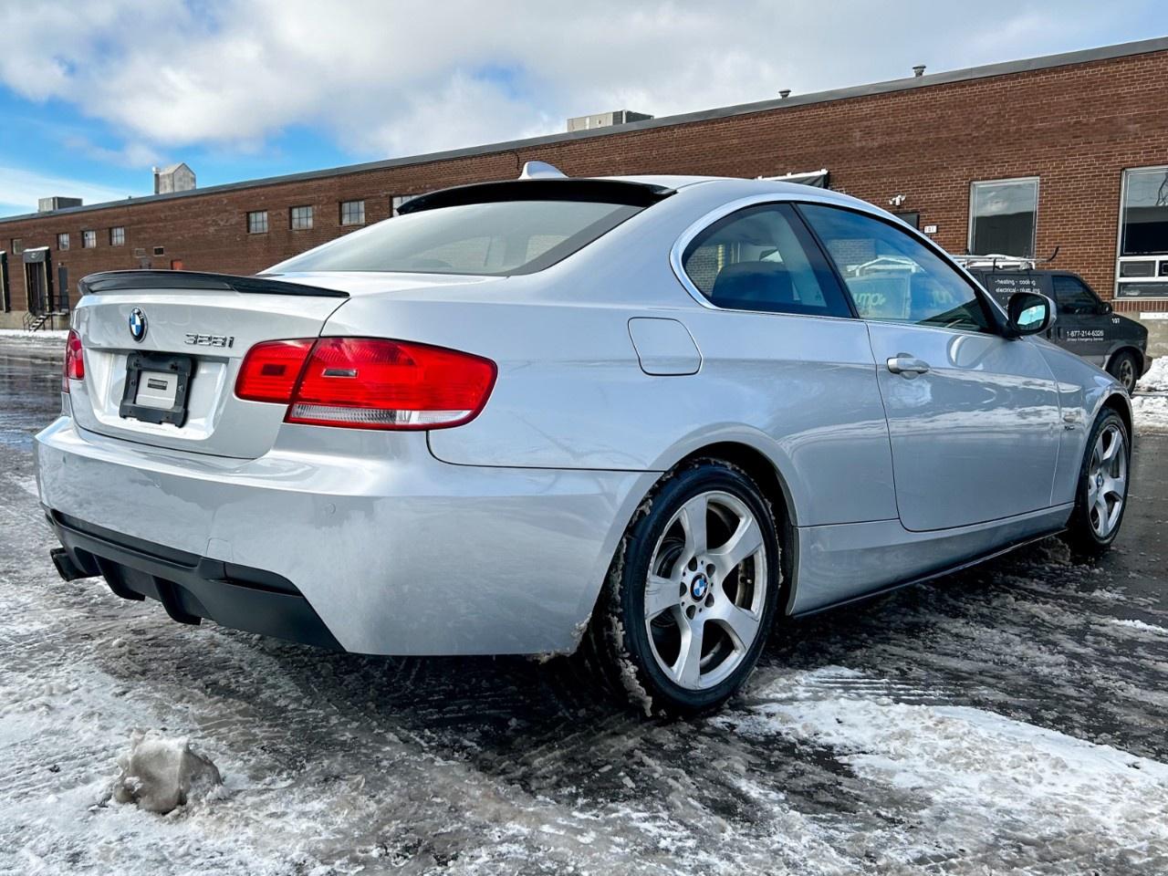 2010 BMW 3 Series Apple car play / Low Kilometers / Upgraded screen / Spoiler Photo