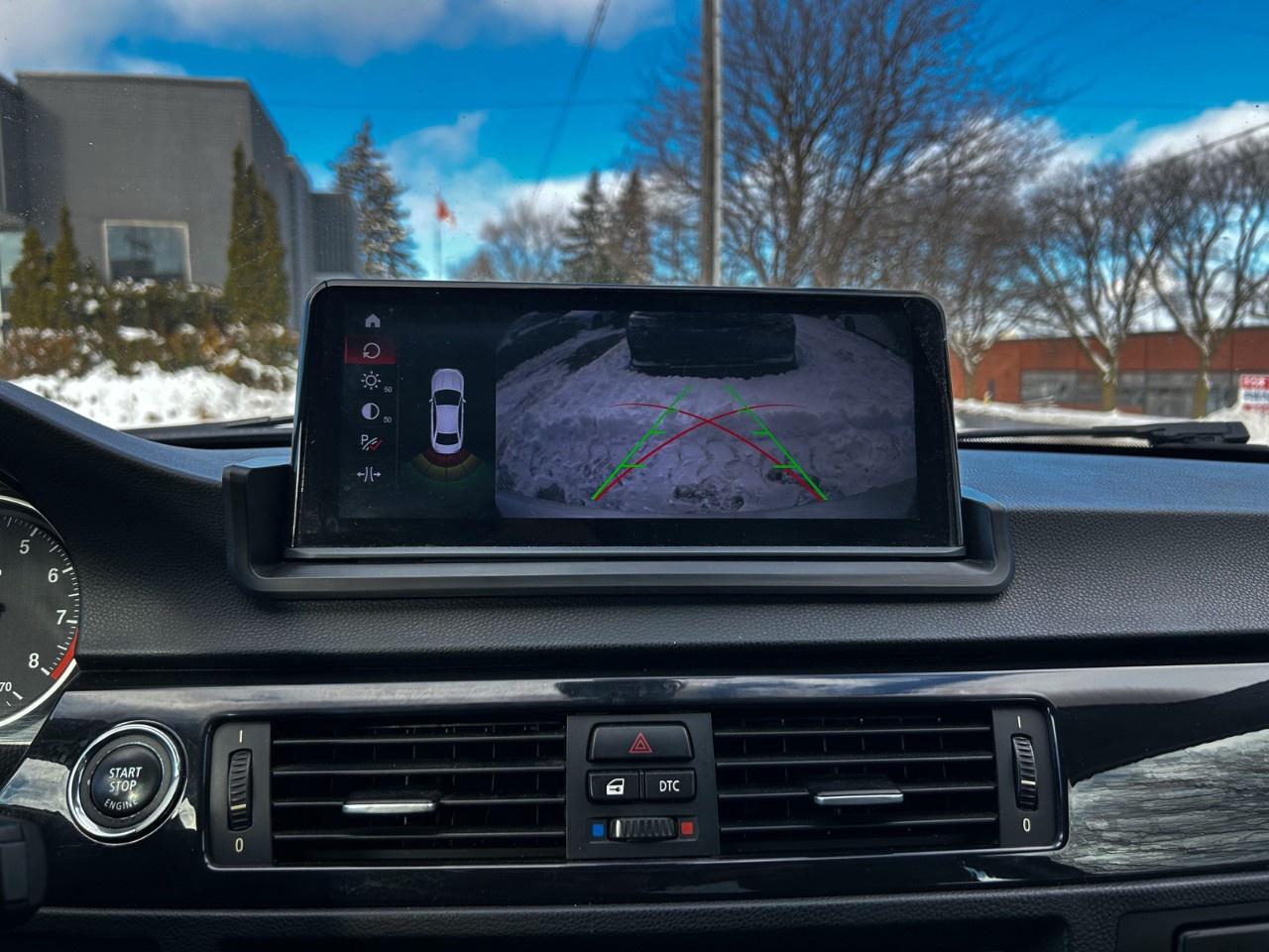 2010 BMW 3 Series Apple car play / Low Kilometers / Upgraded screen / Spoiler Photo