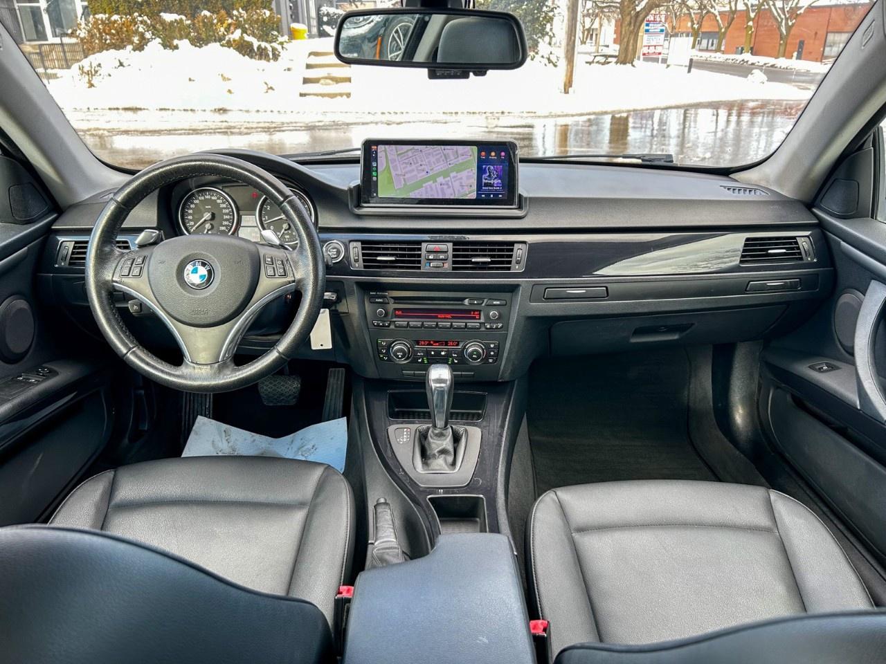 2010 BMW 3 Series Apple car play / Low Kilometers / Upgraded screen / Spoiler Photo