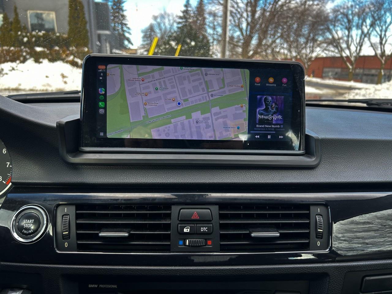 2010 BMW 3 Series Apple car play / Low Kilometers / Upgraded screen / Spoiler Photo