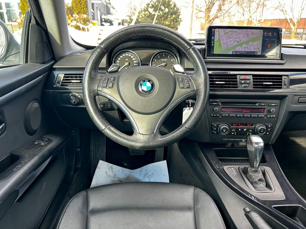 2010 BMW 3 Series Apple car play / Low Kilometers / Upgraded screen / Spoiler Photo