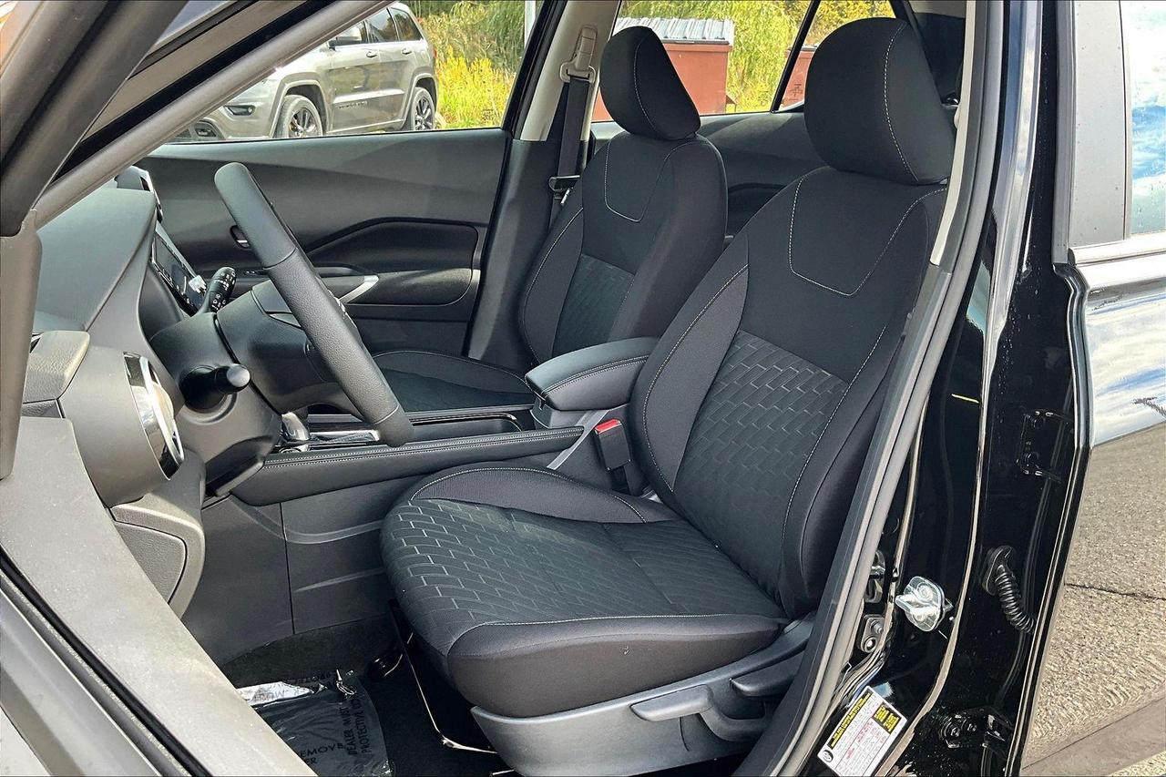 2025 Nissan Kicks Play SV 4dr Front-Wheel Drive Photo