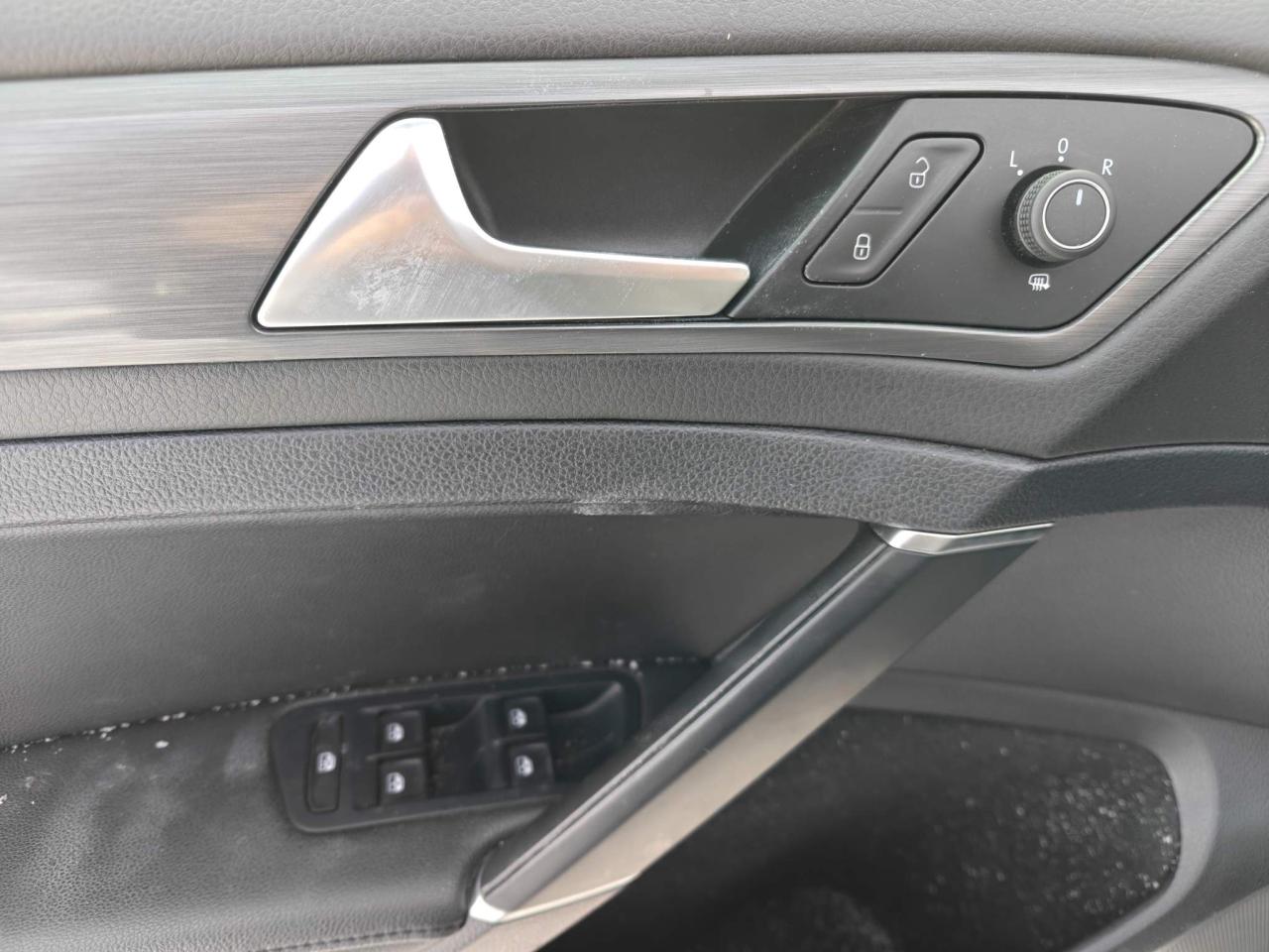 2017 Volkswagen e-Golf Comfortline 4dr Hatchback Photo