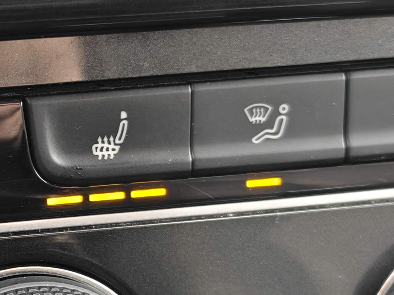 2017 Volkswagen e-Golf Comfortline 4dr Hatchback Photo