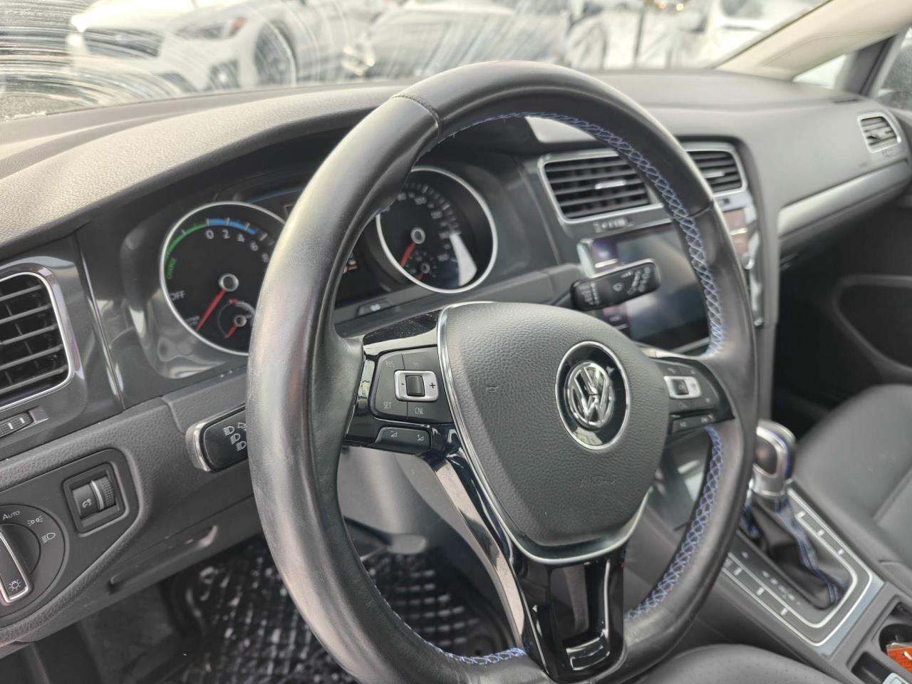 2017 Volkswagen e-Golf Comfortline 4dr Hatchback Photo