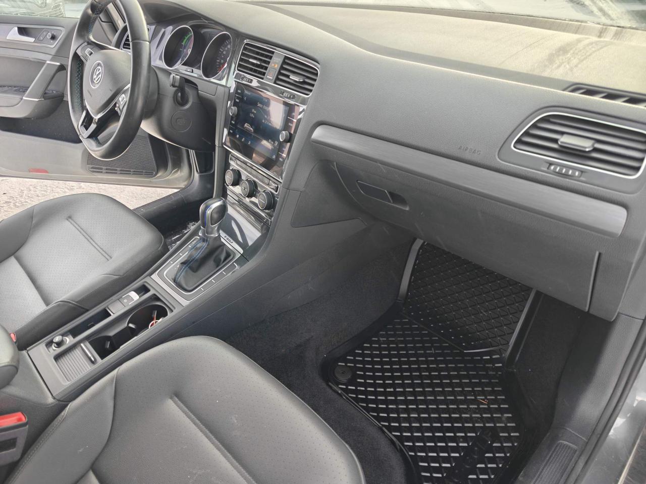 2017 Volkswagen e-Golf Comfortline 4dr Hatchback Photo