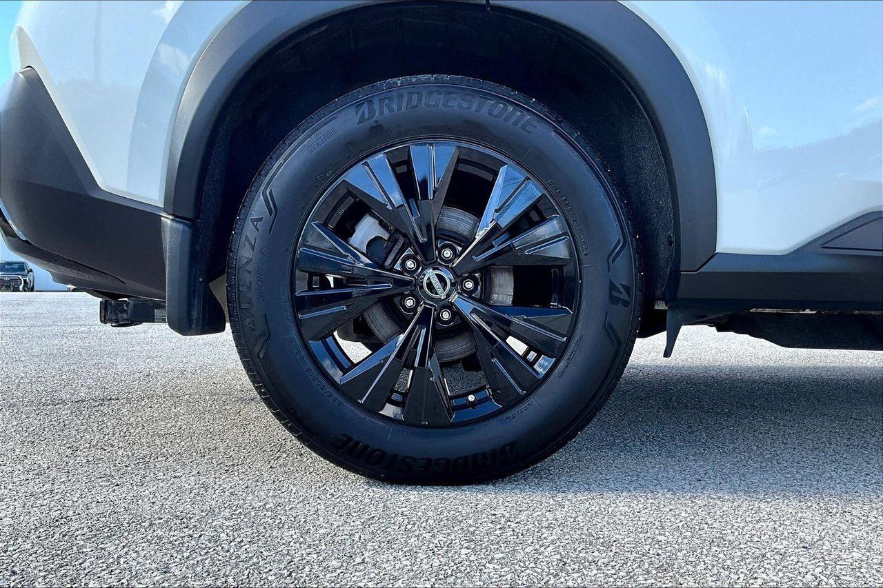 2023 Nissan Rogue SV Moonroof 4dr All-Wheel Drive Sport Utility Photo