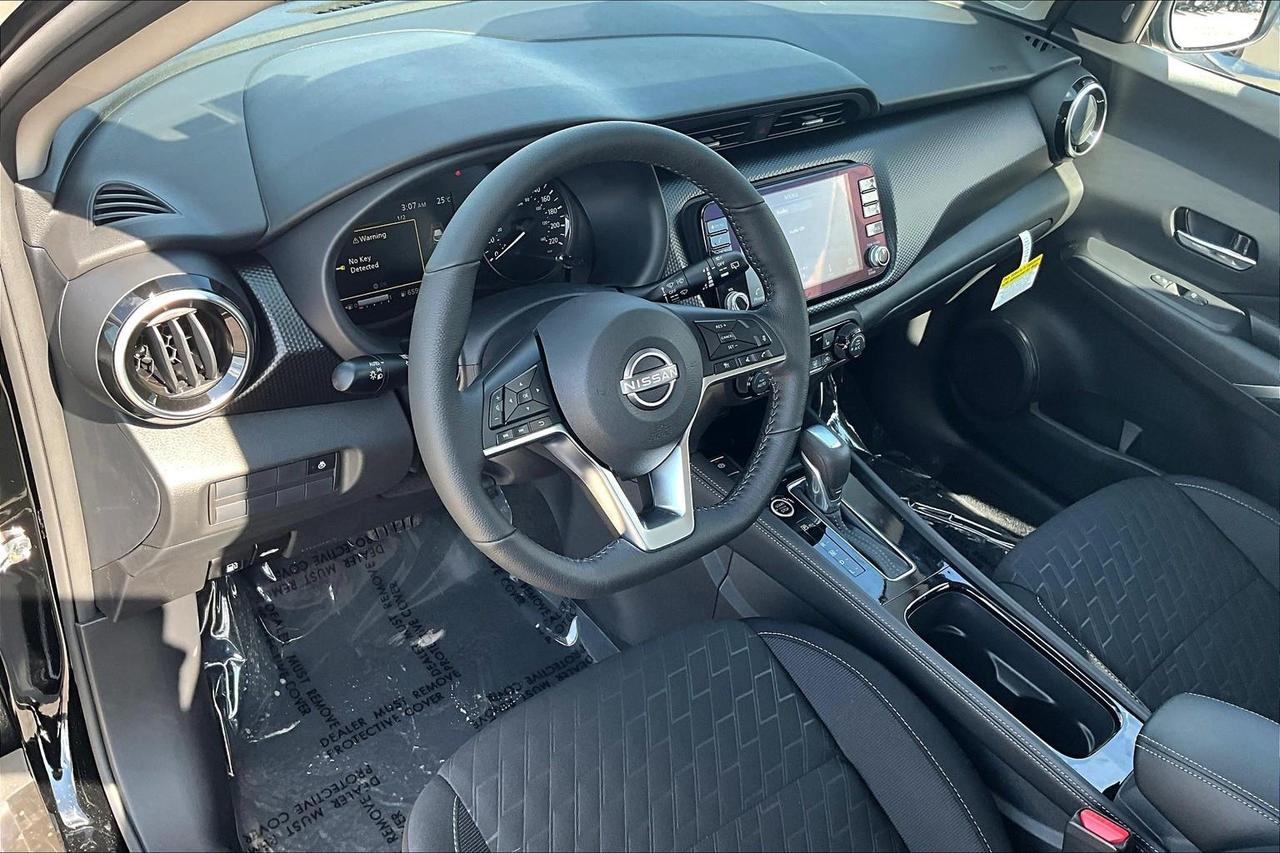 2025 Nissan Kicks Play SV 4dr Front-Wheel Drive Photo