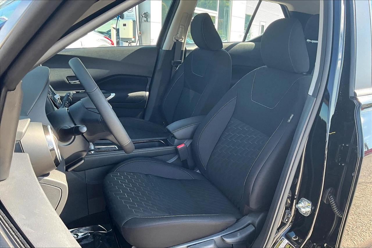 2025 Nissan Kicks Play SV 4dr Front-Wheel Drive Photo