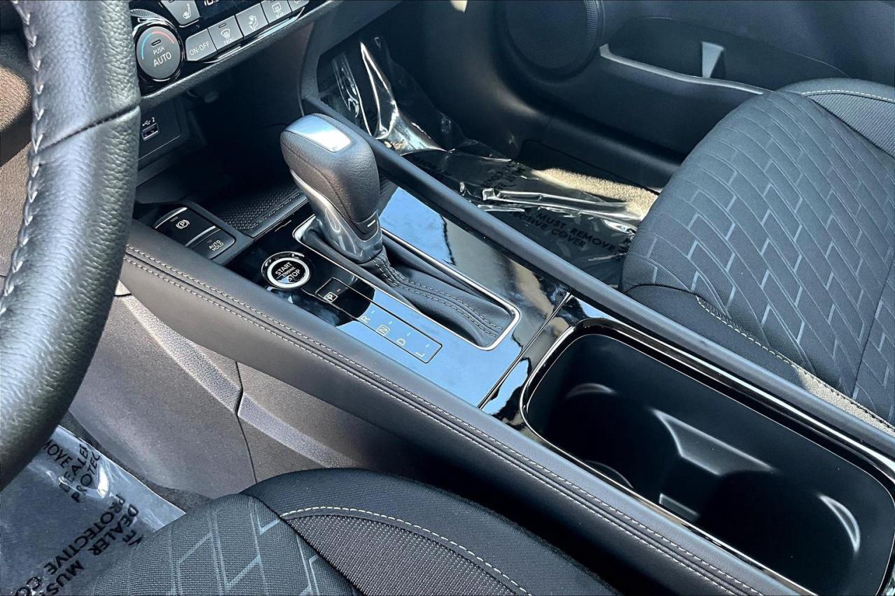 2025 Nissan Kicks Play SV 4dr Front-Wheel Drive Photo