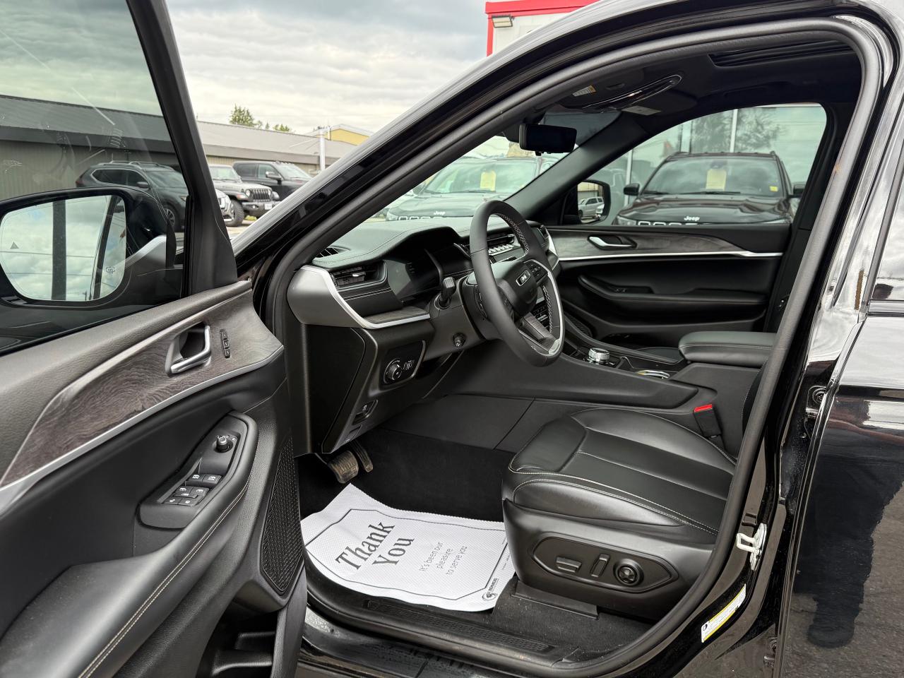 2024 Jeep Grand Cherokee L Limited 4dr 4x4 Photo