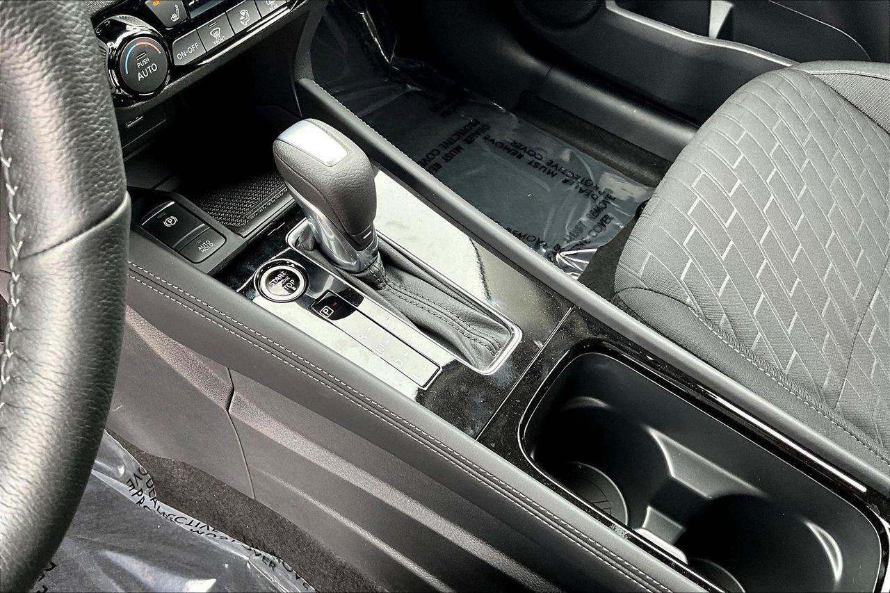 2025 Nissan Kicks Play SV 4dr Front-Wheel Drive Photo