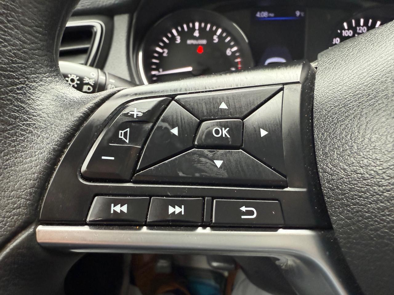 2019 Nissan Rogue SV (CVT) 4dr All-Wheel Drive Photo