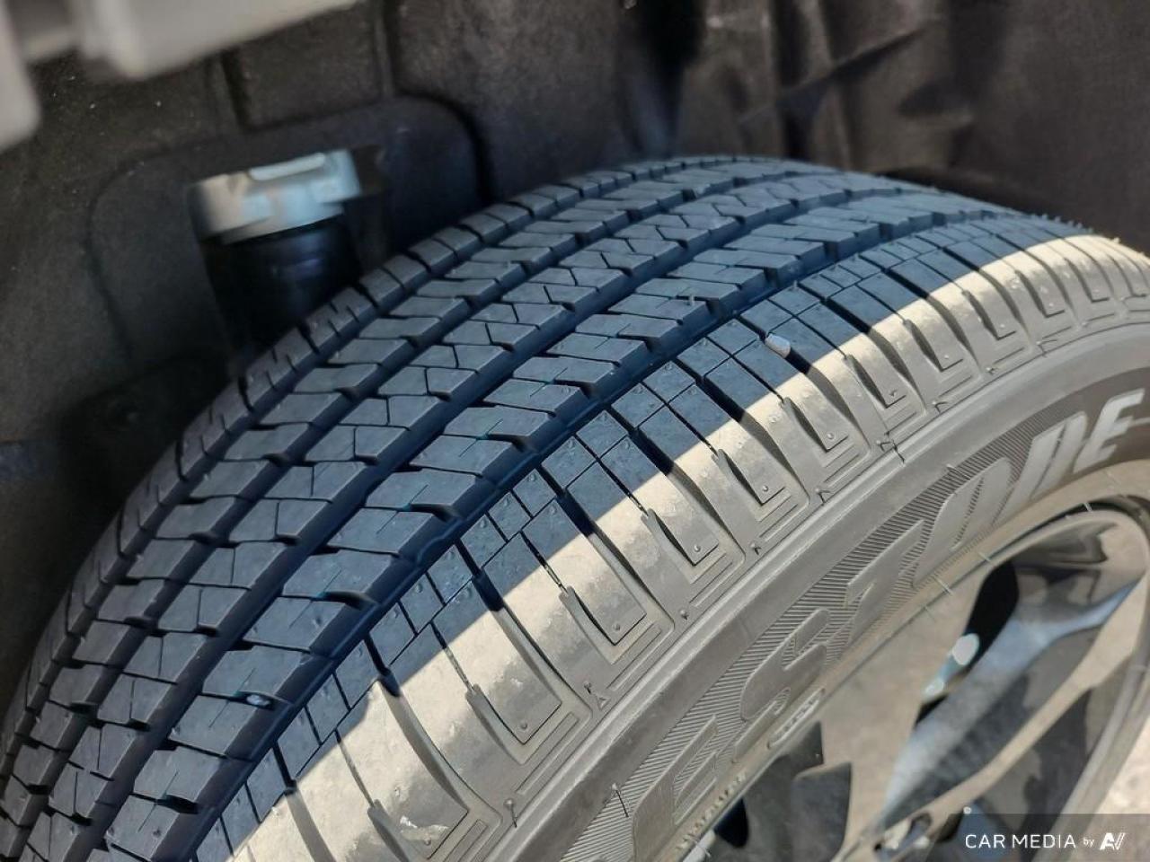 2025 Jeep Grand Cherokee L Laredo 4dr 4x4 Photo