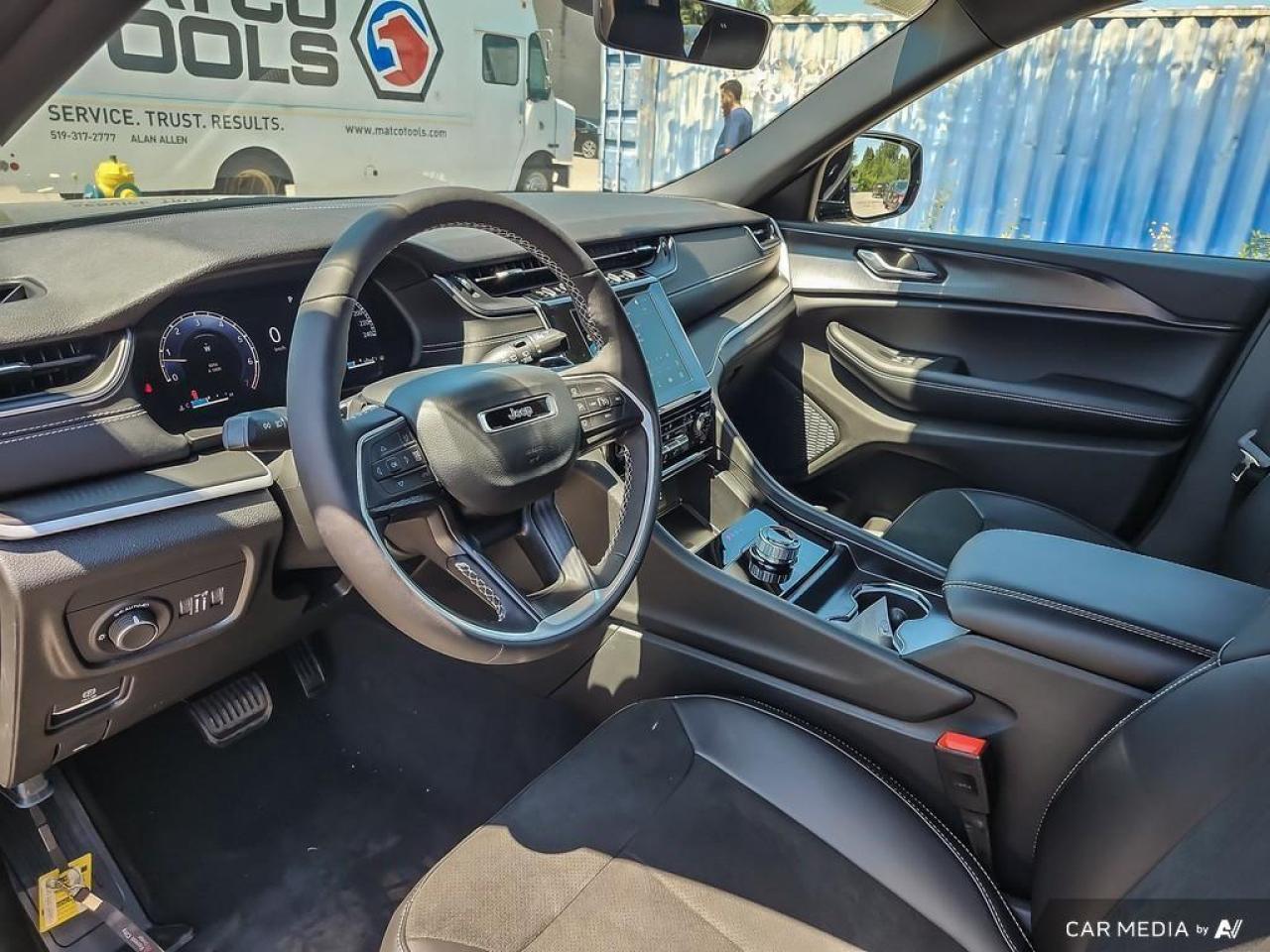 2025 Jeep Grand Cherokee L Laredo 4dr 4x4 Photo